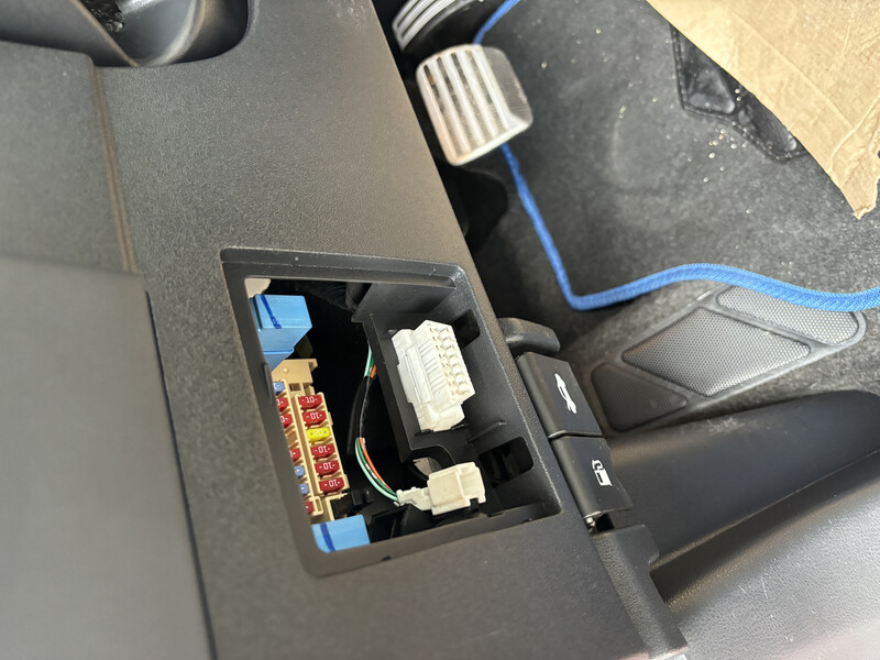 Заглушка запобіжників Nissan Qashqai  2013 2.0 Дизель Дубно