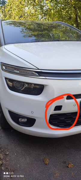 Заглушка бампера права (під крюк) Citroen C4 Picasso универсал 2016 г.  1.8 л бензин Ровно