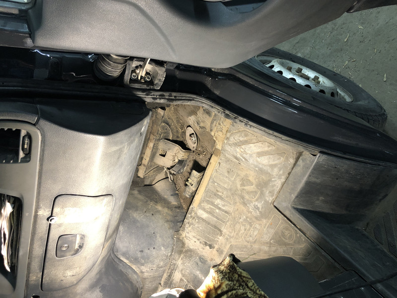 Крышка домкрата Mercedes-Benz Sprinter  2004 2.2 Дизель Ровно