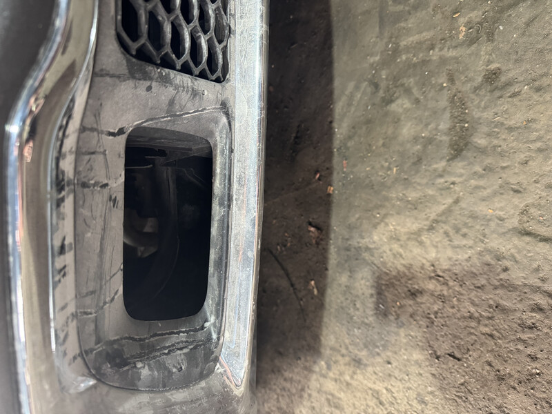 Заглушка бампера правая Jeep Grand Cherokee  2015 3.6 Бензин 