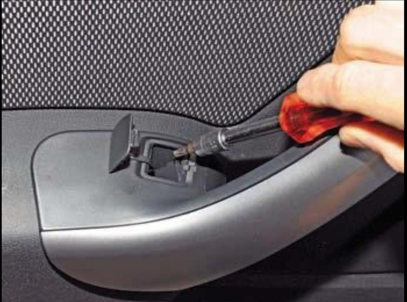 Заглушка дверной ручки Renault Duster 2012 р.  1.5 л дизель Миргород