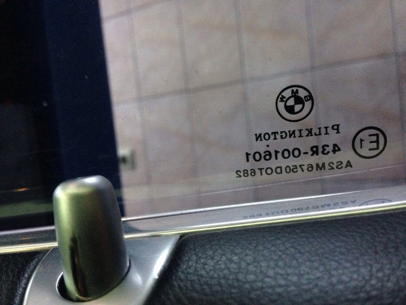 Стекло BMW 7 Series  2004 4.5 Бензин Киев