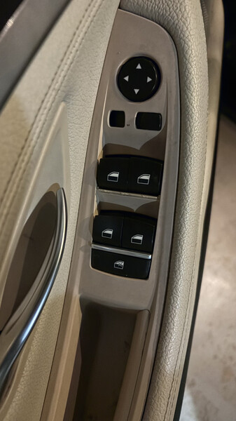 Блок кнопок стеклоподъемника BMW 5 Series  2010 универсал 2.0 Дизель Монастырище