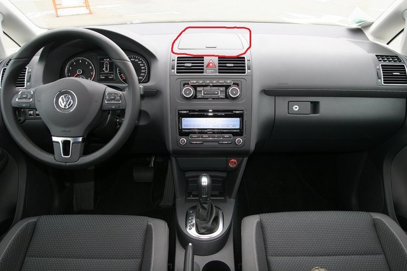 Крышка бардачка Volkswagen Touran 2011 г.  1.4 л бензин Радивилов