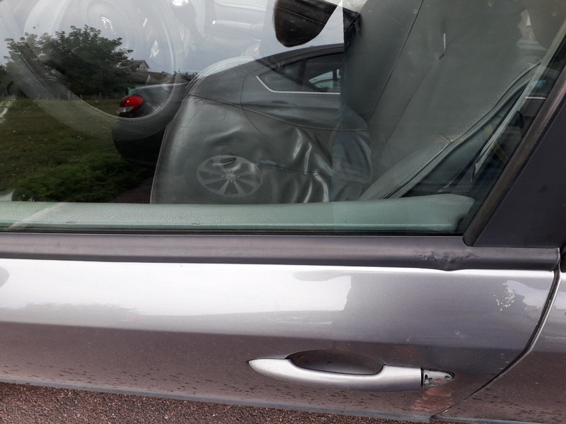 Молдинг ущільнювач стекла Renault Laguna 2  2001 універсал 1.5 Дизель 