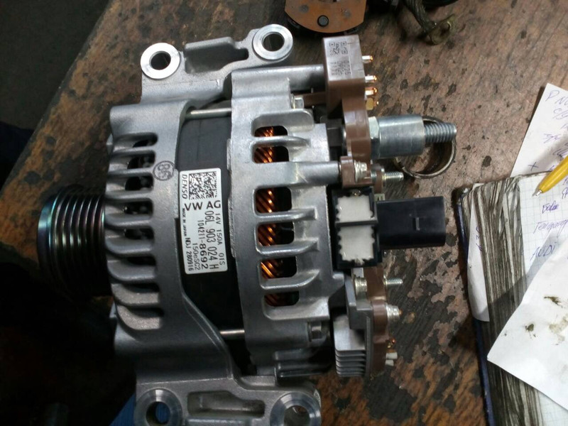 Генератор Audi A4 B9 2017 г.  2.0 л бензин Сумы