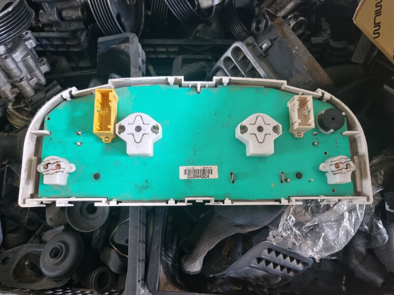 Приборная панель Peugeot Expert 2003 г.  Ровно