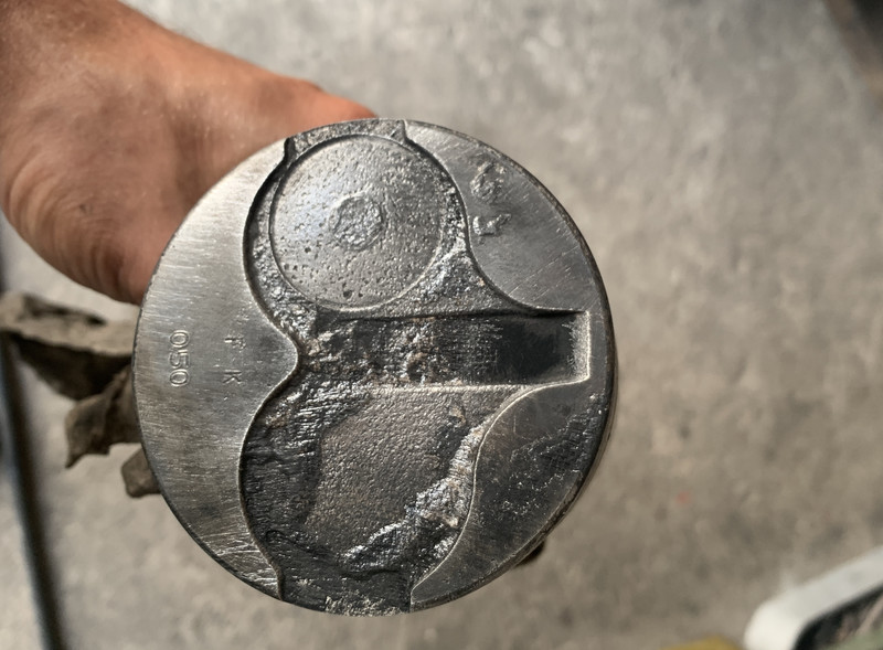 Поршень Nissan Bluebird  1986 универсал 2.0 Дизель Мелитополь