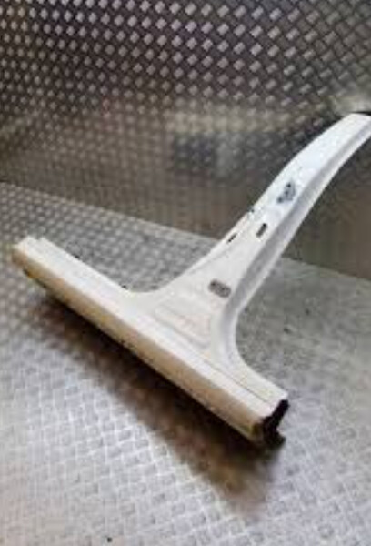 Левая стойка с порогом между дверями Toyota Corolla  2015 1.6 Бензин Киев