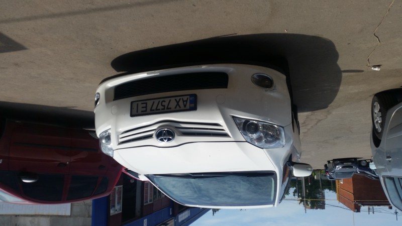 Бампер передній Toyota Auris  2010 хетчбек 1.6 Бензин 