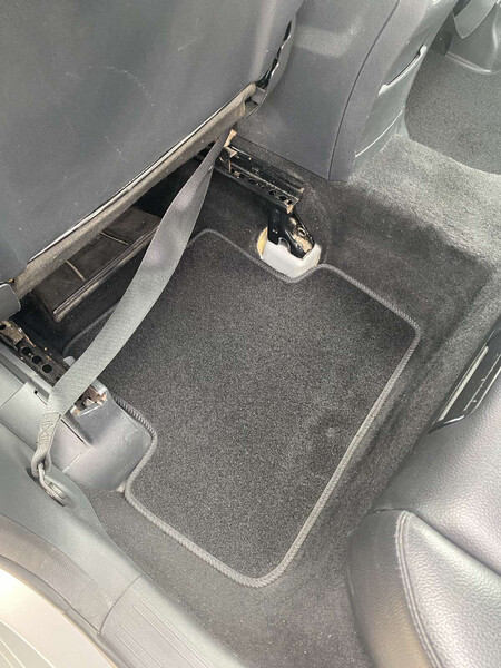 Накладка крепления водительского сиденья правая задняя Mercedes-Benz B-Class  2012 2.0 Дизель Куликов