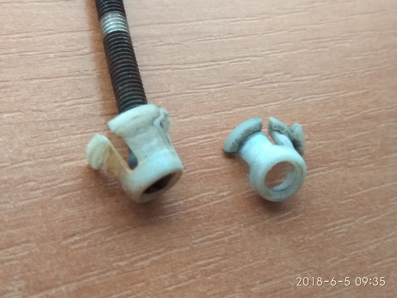 Клипса фары Volkswagen Passat B2  1986 универсал 1.6 Дизель Канев