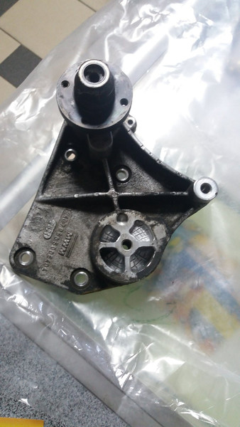 Кронштейн крепления гидромуфты Volkswagen LT 28 2005 р.  2.8 л дизель Новоград-Волынський