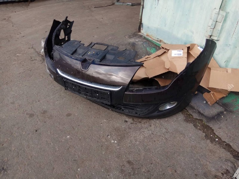 Бампер передний в сборе Renault Megane 3 хэтчбек 2012 г.  1.6 л дизель Луцк