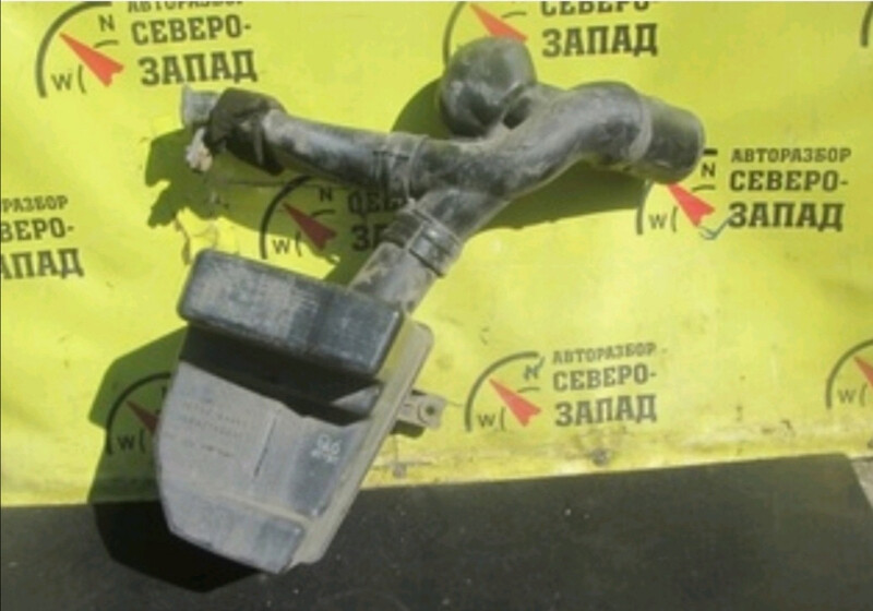 Резонатор воздушного фильтра с трубой Nissan Almera Classic 2008 г.  1.6 л бензин Киев