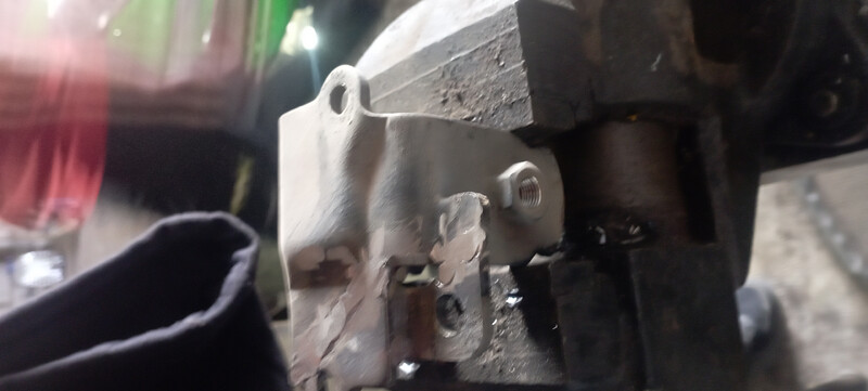 Кріплення подушки акпп Kia K5  2017 2.0 Бензин Смела