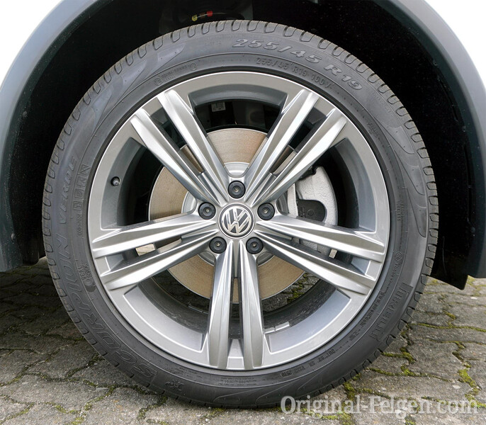Диск литой 1 шт Volkswagen Tiguan  2017 2.0 Дизель Черновцы