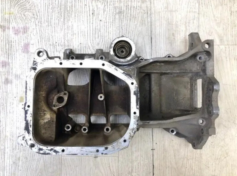 Поддон двигателя Toyota Prius 30 хэтчбек 2012 г.  1.5 л гибрид Вараш