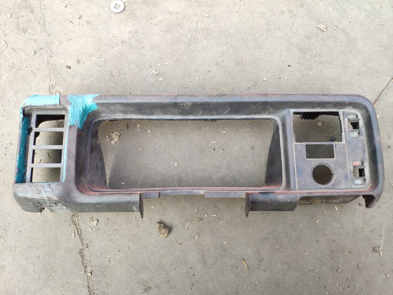 Обрамление щитка приборов Ford Fiesta MK2  1986 хэтчбек 1.6 Дизель Киев