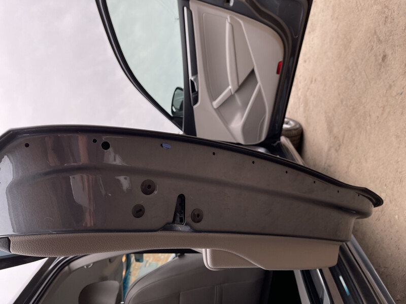 Уплотнитель задней двери Volkswagen Passat B8 2017 г.  1.8 л бензин