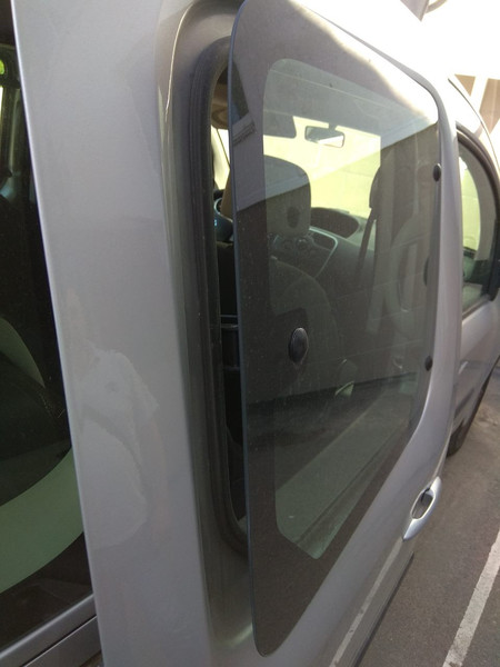 Стекло боковое Renault Kangoo  2013 1.5 Бензин Житомир