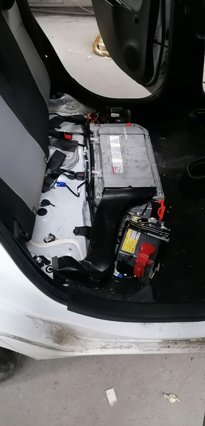 Кріплення задніх сидінь для гібрида Toyota Yaris  2017 хэтчбек 1.5 Гибрид Киев