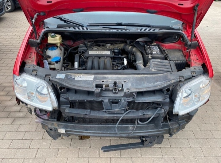 Передняя панель, телевизор Volkswagen Caddy 3 универсал 2009 г.  1.6 л бензин Винница