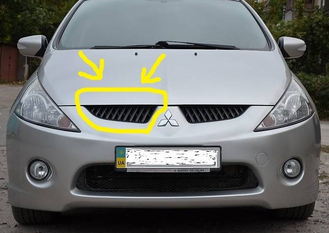 Решетка радиатора правая. Mitsubishi Grandis  2008 2.4 Бензин Краматорск