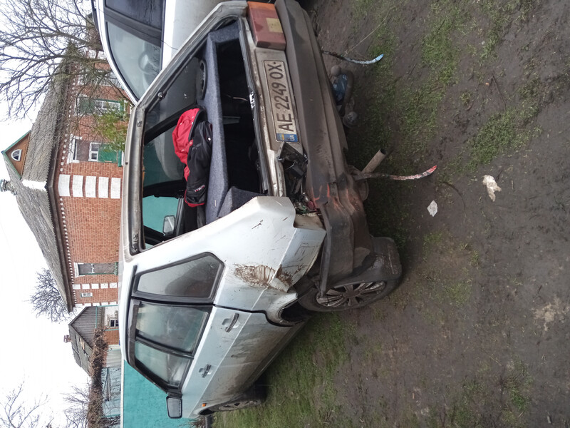 Задня ляда ВАЗ (Lada) 2109  2001 хетчбек 1.5 Бензин 