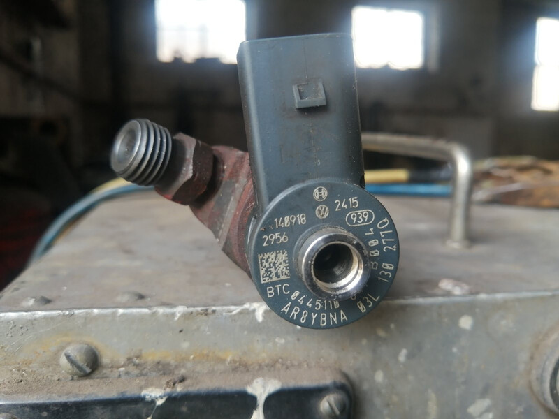 Форсунка Volkswagen Caddy 3  2014 2.0 Дизель 