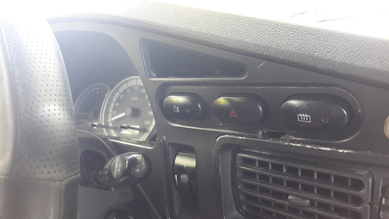 Часы и консоль которая закрывает щиток приборов Daewoo Nexia Узбечка 2008 1.5 Бензин 