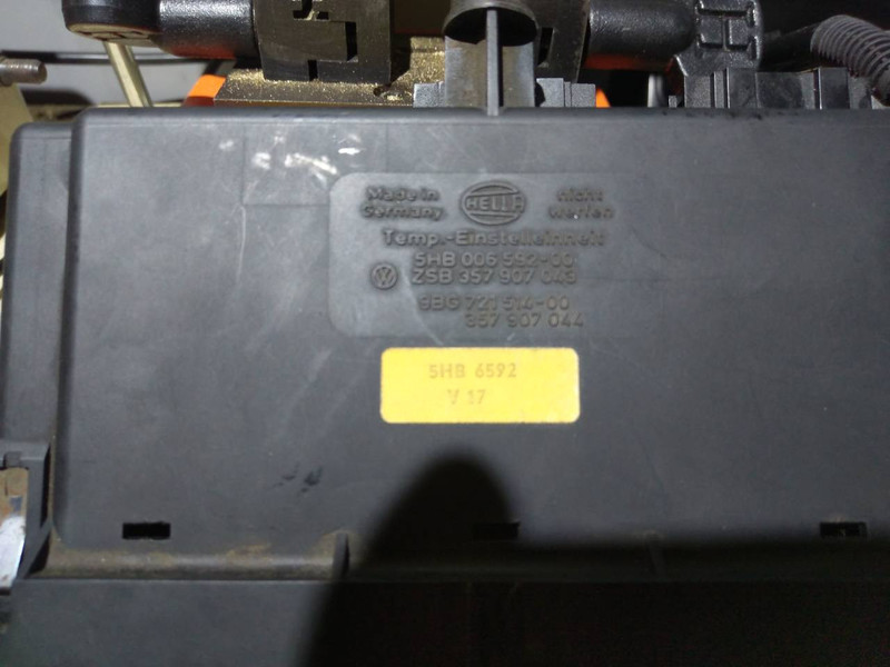 Блок управления климат-контролем Volkswagen Passat  1993 универсал 2.8 Бензин Кременная