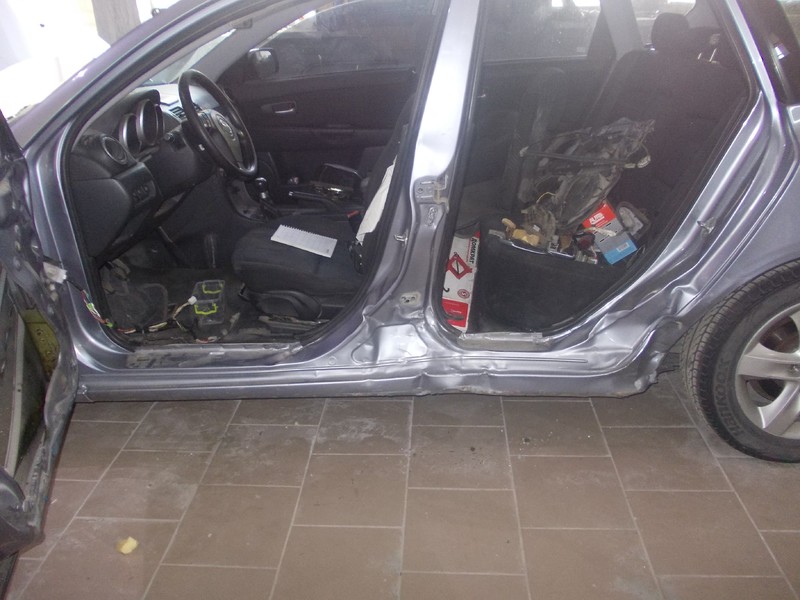 Боковина кузова с порогом и центральной стойкой Mazda 3  2003 хетчбек 2.0 Бензин Запоріжжя