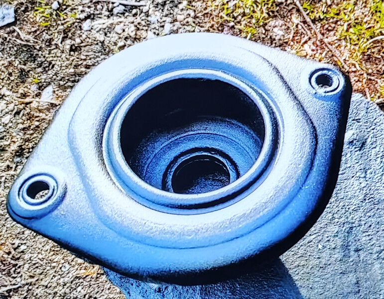 Верхняя чашка заднего амортизатора Volkswagen Passat  1996 универсал 2.0 Бензин Шостка