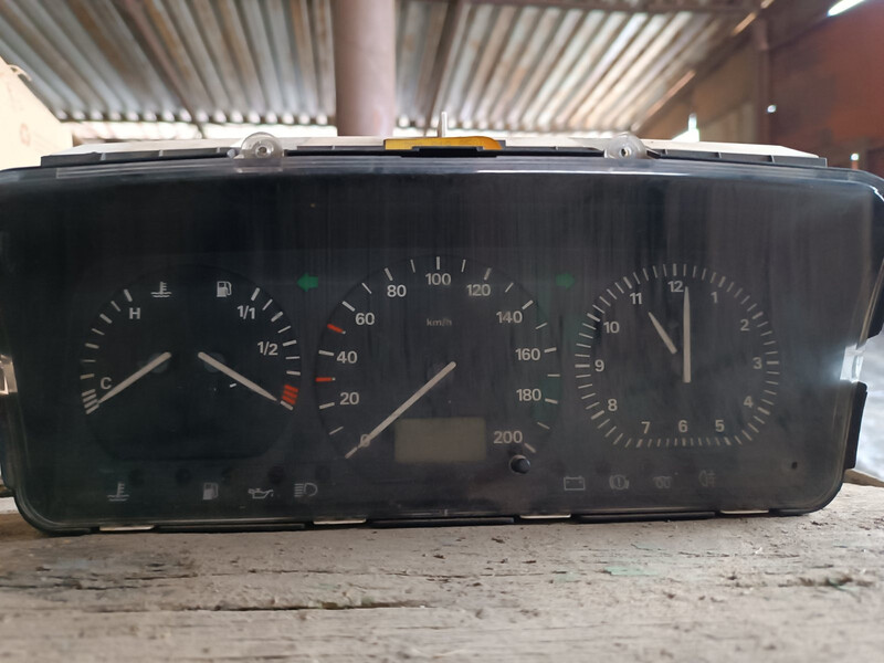 Панель приборов Volkswagen T4 (Transporter) универсал 1998 г.  1.9 л дизель