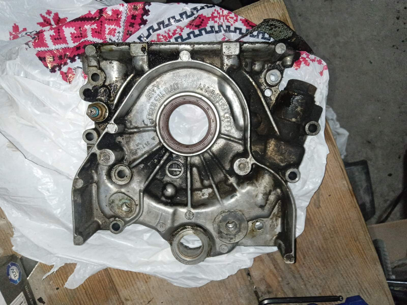 Масляный насос Audi 100 C4 купе 1993 г.  2.6 л бензин