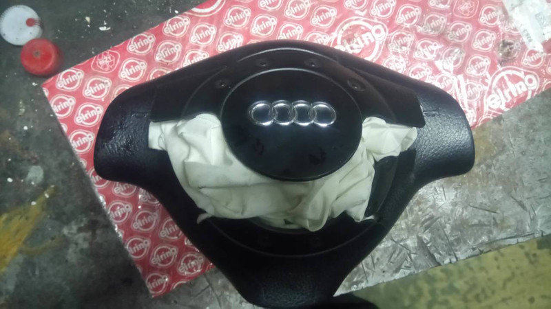 Подушка безопасности водителя Audi A6 C4 1996 г.  2.6 л бензин Ровно