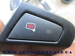 Кнопка ассистента смены полосы Audi Q7  2012 3.0 Бензин Черновцы