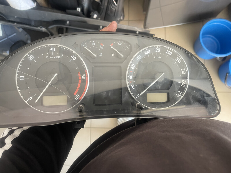 Панель приборов спидометр можно нерабочий целое стекло Skoda Superb  2006 1.9 Дизель 
