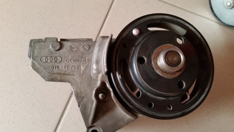 Кронштейн вискрмуфты с шкивом Volkswagen Passat B5 2003 р.  2.8 л бензин Ужгород