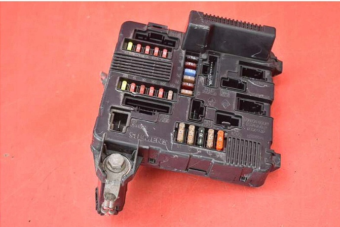 Блок запобіжників Renault Megane 2  2004 