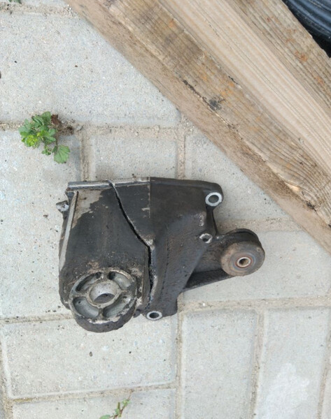 Кронштейн кпп правый Volkswagen Passat B5  2003 1.6 Бензин Днепр