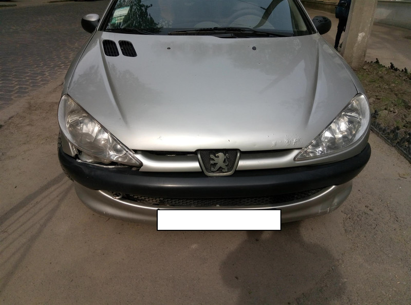 Решетка радиатора правая Peugeot 206  2004 хэтчбек 1.4 Бензин Одесса