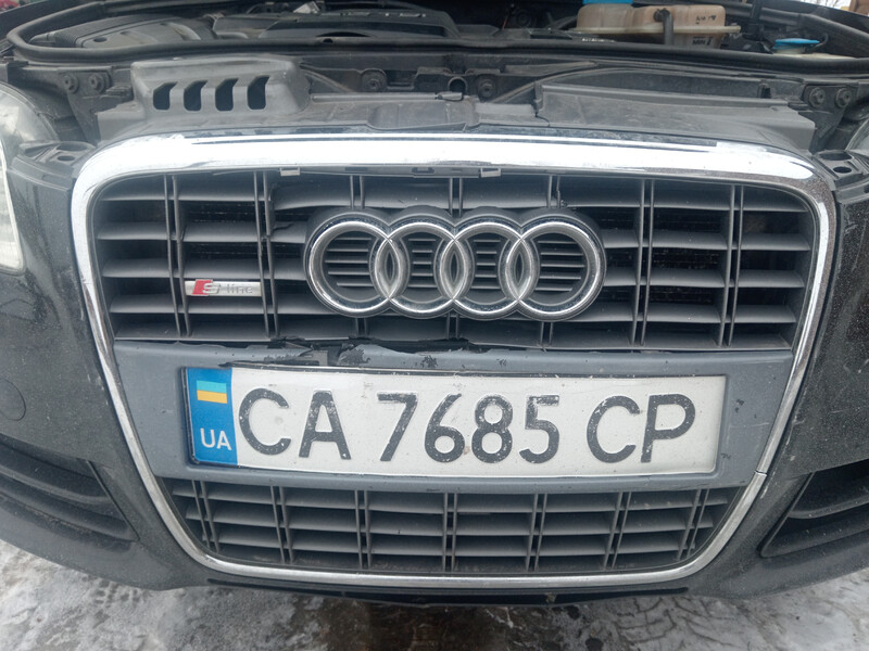 Решетка бампера Audi A4 B7  2006 универсал 2.0 Дизель 