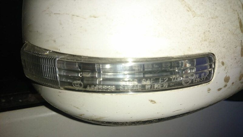 Повторитель поворота в зеркале Mitsubishi Outlander XL  2010 2.2 Дизель Одесса