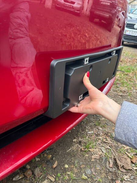 Подиум под номерной знак Tesla Model Y 2022 г.  5.0 л электро
