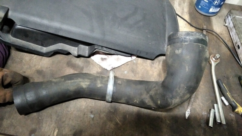 Патрубок интеркулера нижний Land Rover Freelander II 2008 2.2 Дизель 