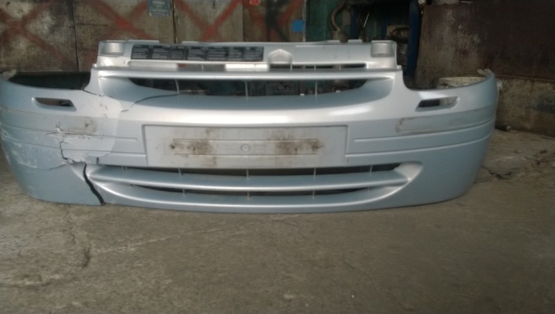 Передний бампер Renault Clio 2001 г.  1.4 л бензин Полтава