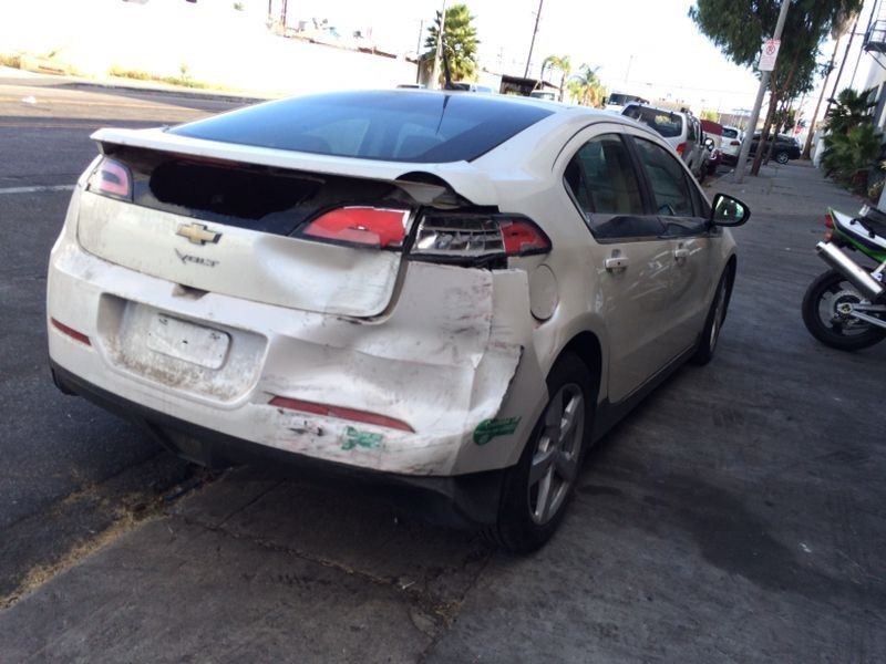 Нижнее стекло на крышке багажника Chevrolet Volt  2013 1.4 Бензин Дніпро