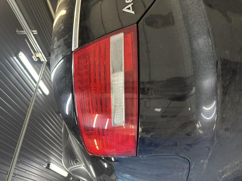 Задний правый фонарь 4F5-945-095-M   Audi A6